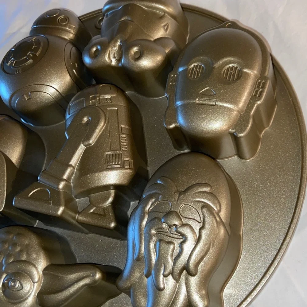 Nwot Williams Sonoma Star Wars Character Cakelet Pan